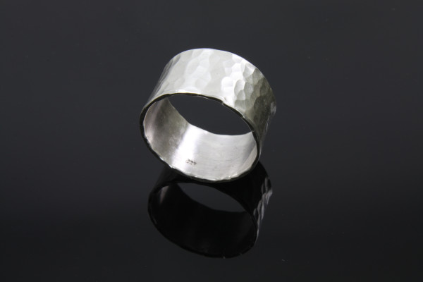 Silberring gehämmert